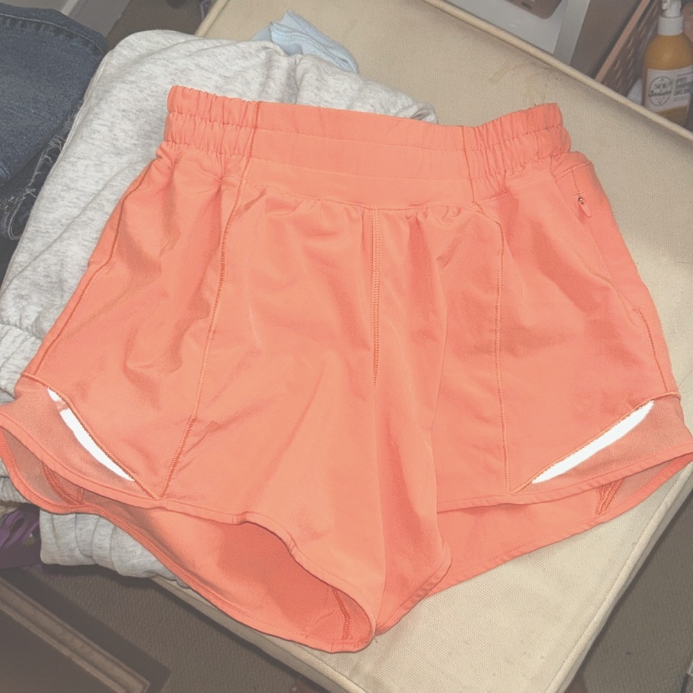 Lululemon hotty hots 4” size 2